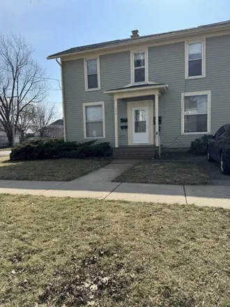 Rent this studio house on 358 Spruce Street in Aurora, IL 60506