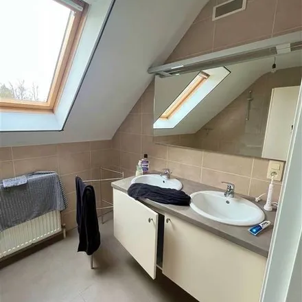 Rent this 2 bed apartment on Heidebaan 98A in 9100 Sint-Niklaas, Belgium