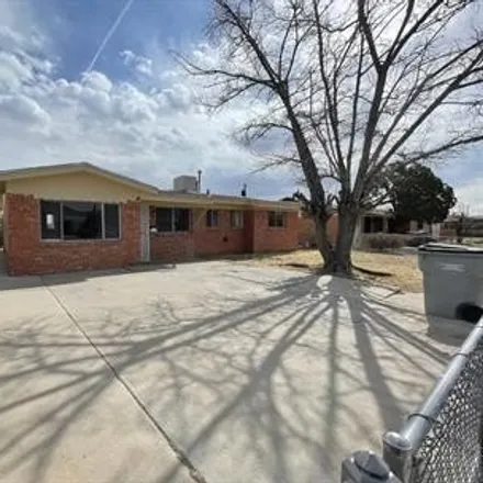 Rent this 4 bed house on 10028 Kellogg Street in El Paso, TX 79924