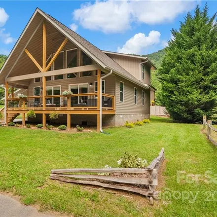 Buy this 2 bed loft on 61 Indian Trace Road in Maggie Valley, Haywood County