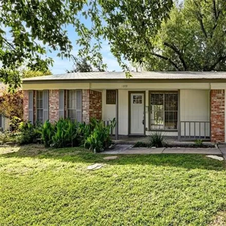 Image 2 - 1009 Alden Drive, Austin, TX 78758, USA - House for sale