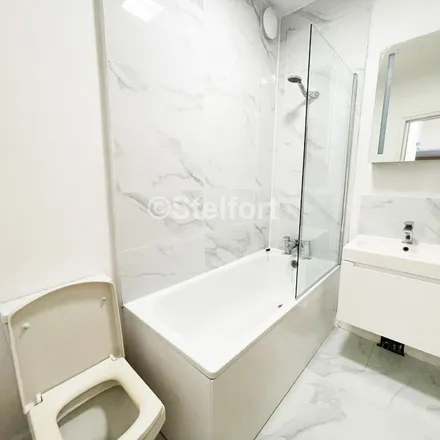 Image 3 - Chesterfield Gardens, London, N4 1LL, United Kingdom - Apartment for rent