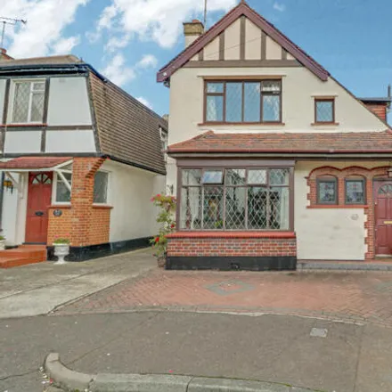Buy this 3 bed house on Hamilton Close in Leigh on Sea, SS9 3RN