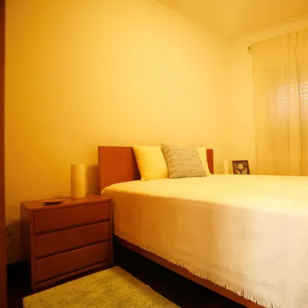 Rent this 3 bed room on Mercearia Manuel Macedo in Rua de Martim Moniz, 4100-186 Porto