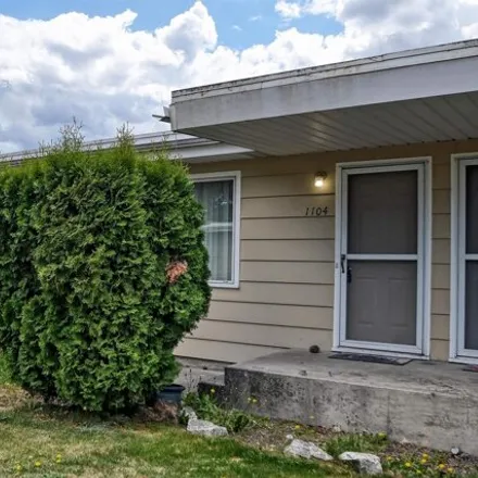 Buy this 8 bed house on 1108 North Bessie Road in Spokane Valley, WA 99212