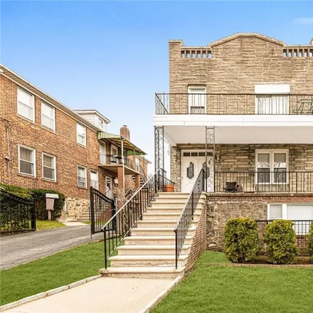 Buy this 5 bed townhouse on 9 Aqueduct Avenue in Lincoln, City of Yonkers