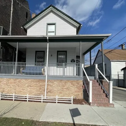 Rent this 5 bed house on 1701 North Richmond Street in Chicago, IL 60647