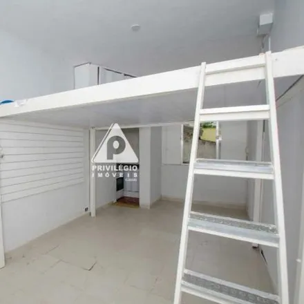 Buy this 1 bed apartment on Rua Buarque de Macedo 106 in Flamengo, Rio de Janeiro - RJ