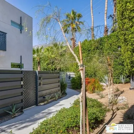 Image 2 - Indian Cyn at Via Escuela, North Indian Canyon Drive, Palm Springs, CA 92262, USA - Condo for sale