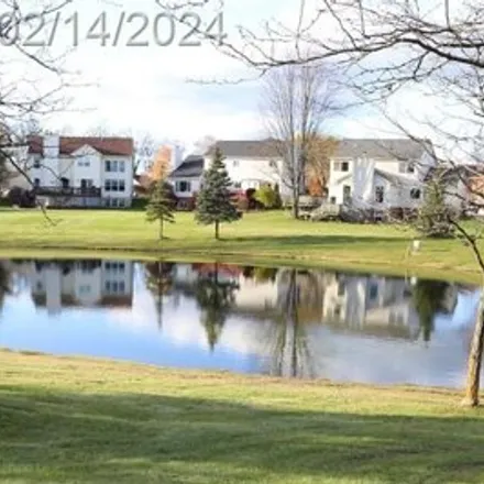 Image 3 - 2090 Twin Sun Circle, Commerce Charter Township, MI 48390, USA - House for sale