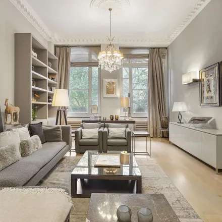 Rent this 3 bed apartment on 53 Cadogan Square in London, SW1X 0JX