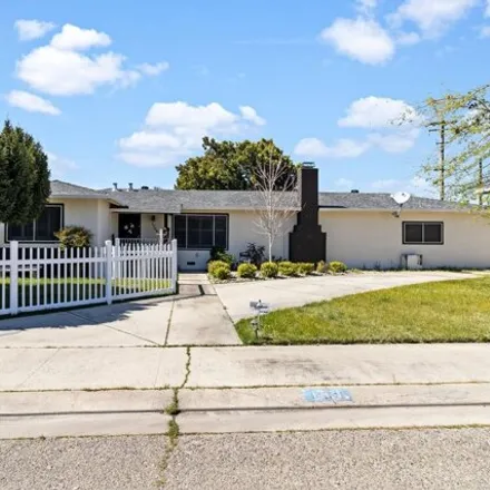 Buy this 3 bed house on 989 Runyan Drive in Turlock, CA 95382