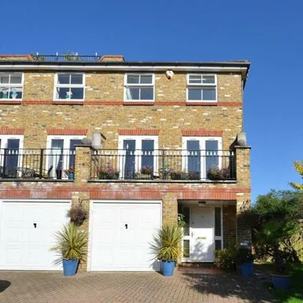 Rent this 4 bed townhouse on Chivenor Grove in London, KT2 5GE
