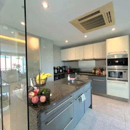 Rent this 4 bed apartment on 1 DRAYCOTT PARK in 1 Draycott Park, Singapore 259385