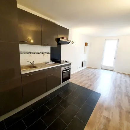 Rent this 2 bed apartment on 2b Rue Guébriant in 21130 Auxonne, France