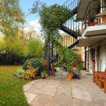 Rent this 2 bed apartment on Paxton Road in London, W4 2QX