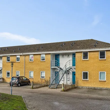 Rent this 3 bed apartment on Stenaldervej 293 in 8220 Brabrand, Denmark