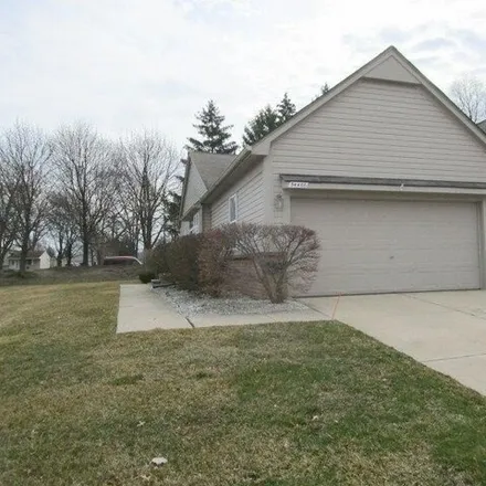 Image 3 - 34357 Manor Run Circle, Sterling Heights, MI 48312, USA - Condo for sale