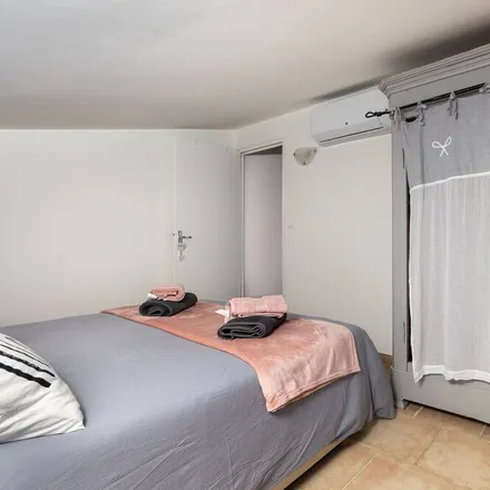 Image 5 - 84800 Lagnes, France - Apartment for rent