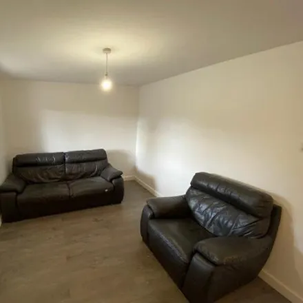 Image 2 - Hollowfield, Middlesbrough, TS8 0RS, United Kingdom - Loft for rent