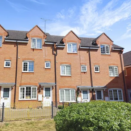 Rent this 3 bed townhouse on Griffith Road in Banbury, OX16 1EF