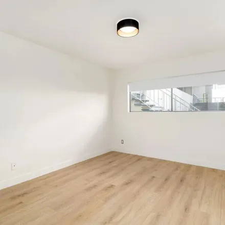 Image 1 - 1901 Whitley Avenue, Los Angeles, CA 90068, USA - Apartment for rent