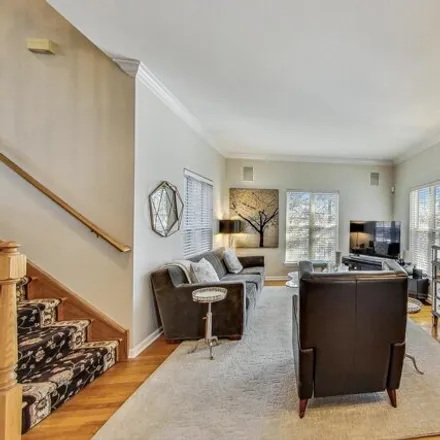 Image 6 - 3825 North Milwaukee Avenue, Chicago, IL 60641, USA - House for sale