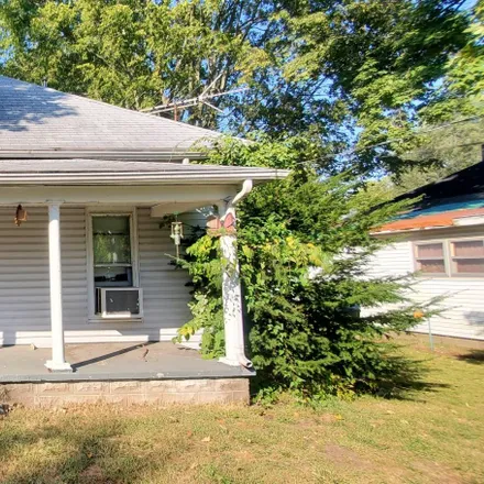 Buy this 2 bed house on 414 East Harrison Street in Palestine, Crawford County