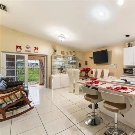 Image 7 - 3198 West 68th Place, Hialeah, FL 33018, USA - House for sale