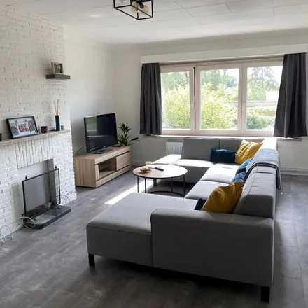 Rent this 2 bed apartment on Grotesteenweg-Noord 2 in 9052 Ghent, Belgium