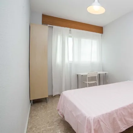 Rent this 4 bed room on Carrer de la Vila de l'Alcora in 7, 46020 Valencia