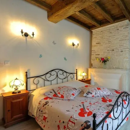Rent this 3 bed house on Rue de la Coffe in 10200 Bar-sur-Aube, France