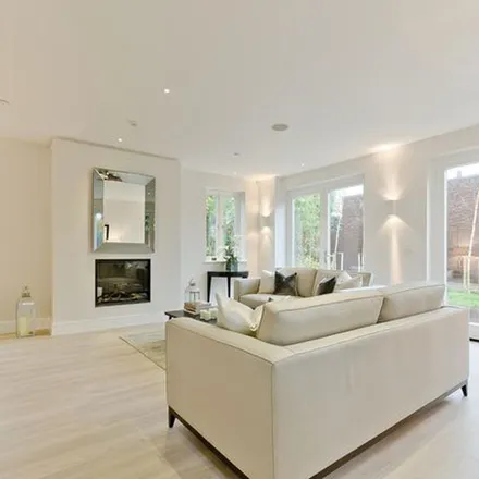 Rent this 5 bed apartment on 1-2 Pembroke Gardens in London, SW14 7EF