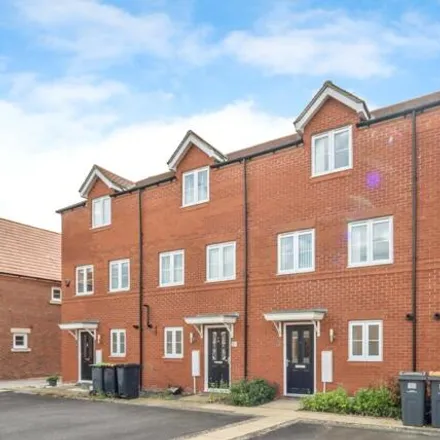 Buy this 3 bed townhouse on King George Avenue in Bedford, MK40 4TD