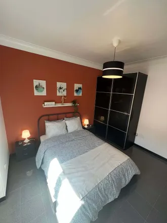 Rent this 3 bed room on Rua Dom João de Castro in 2700-596 Mina de Água, Portugal