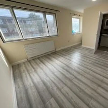 Rent this studio apartment on Marshall Close in London, TW4 5JP