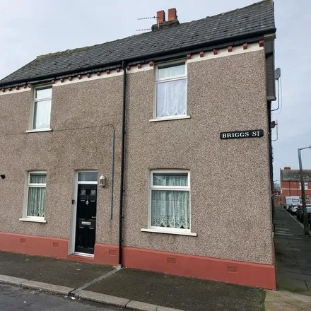 Rent this 3 bed townhouse on New Street in Barrow-in-Furness, LA14 2BE