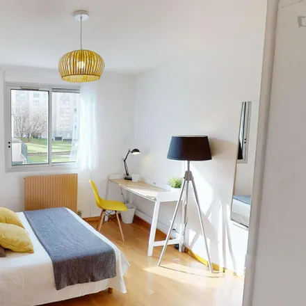 Rent this 4 bed room on 112 Rue Jean Vallier in 69007 Lyon, France