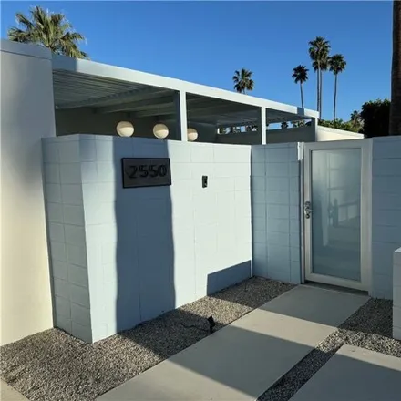 Image 2 - 5023 East Waverly Drive, Palm Springs, CA 92264, USA - House for sale
