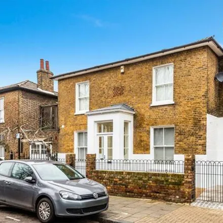 Buy this 4 bed house on Victorian Grove in London, N16 8EZ