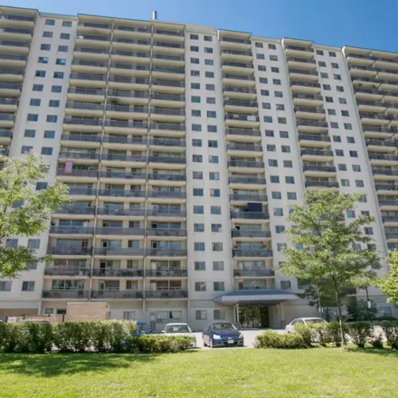 Image 5 - Harding Square, 15 Harding Avenue, Toronto, ON M6M 4W4, Canada - Apartment for rent