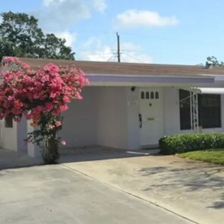 Rent this 2 bed house on 309 SW 3rd St in Boca Raton, Florida