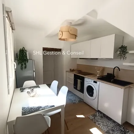 Image 2 - 70 Rue Calade, 84120 Pertuis, France - Apartment for rent