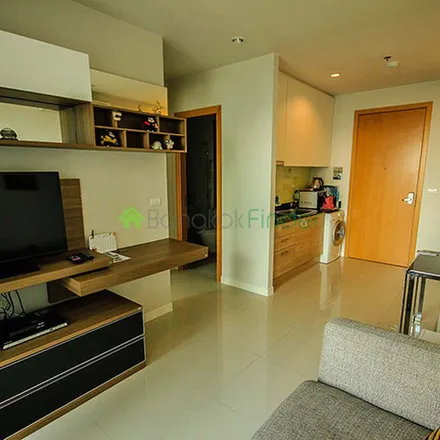 Rent this 1 bed apartment on Ratchaprapop 2 in Ratchathewi District, Bangkok 10400