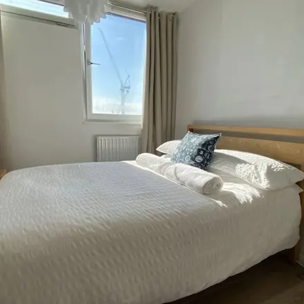 Rent this 2 bed apartment on Stockholm House in Swedenborg Gardens, London