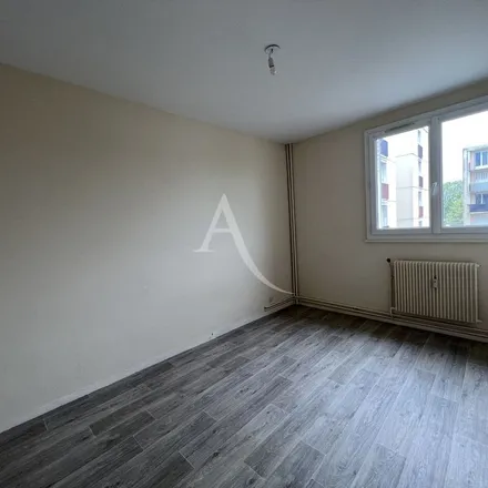 Image 3 - 2 Rue Félix Desnoyers, 45170 Neuville-aux-Bois, France - Apartment for rent