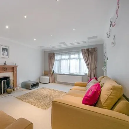 Image 3 - Daws Lea, High Wycombe, HP11 1QF, United Kingdom - House for rent
