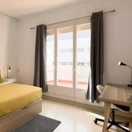 Rent this 6 bed room on Carrer de Numància in 14, 16