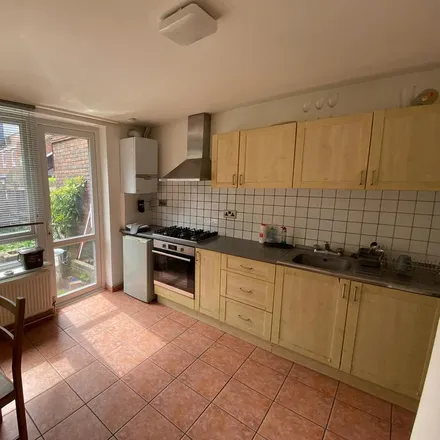 Rent this 3 bed apartment on Montrose Walk in London, N17 9PR