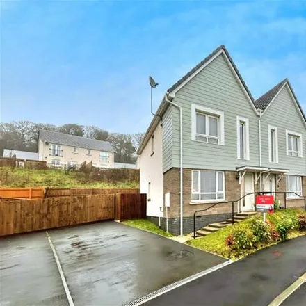 Buy this 2 bed duplex on Maes Gwdig in Burry Port, SA16 0TJ
